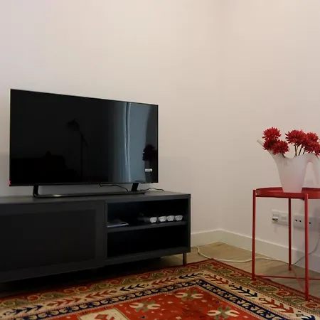 Essence Family Лісабон